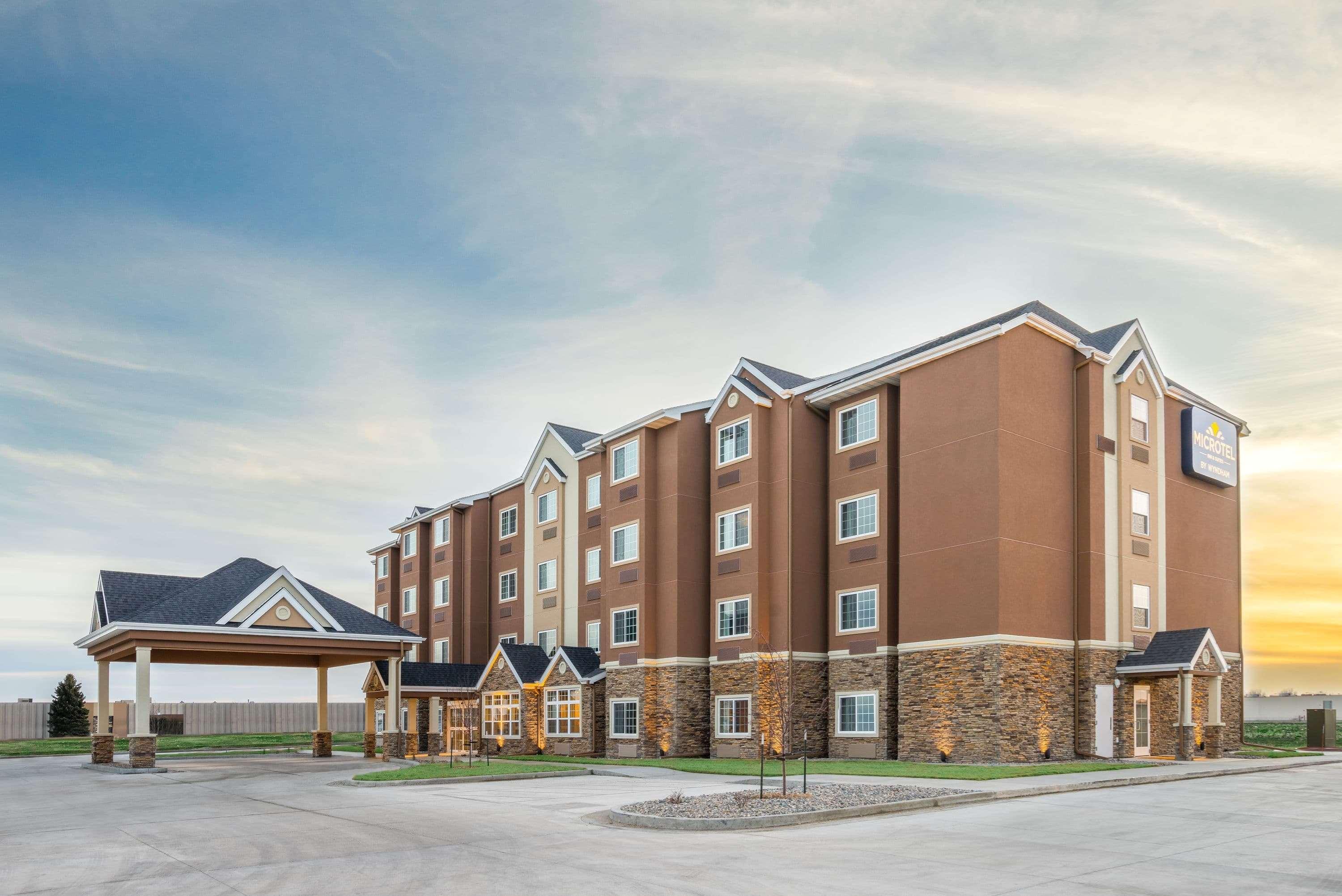 Microtel Inn & Suites By Wyndham Moorhead Fargo Area Exterior foto