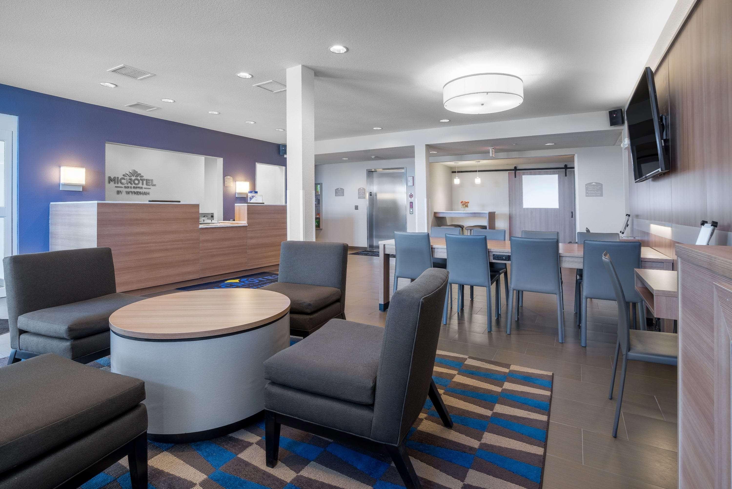 Microtel Inn & Suites By Wyndham Moorhead Fargo Area Exterior foto